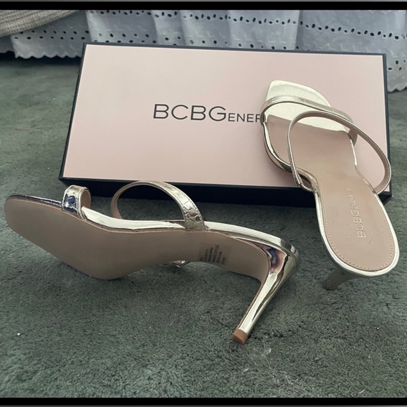NWT BCBGeneration embossed gold heels - Picture 2 of 3